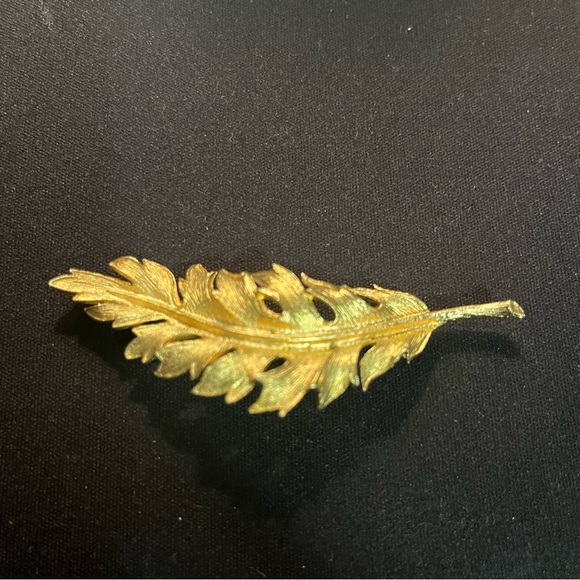 Vintage CORO 1961 Gold Tone Modernist LEAF BROOCH-NR - Picture 5 of 6